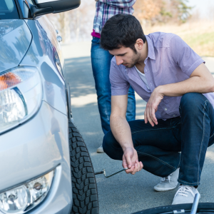 What to Do If You Notice a Tyre Problem While Driving—And Why Fast Help Matters