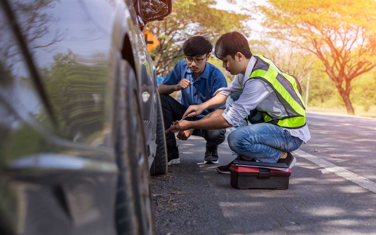How Our Roadside Mechanics Get You Back on the Road in Minutes