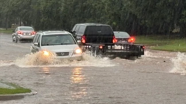 Vehicle Stuck in Mud, Snow, or Flood? Here’s How We Handle Challenging Recoveries