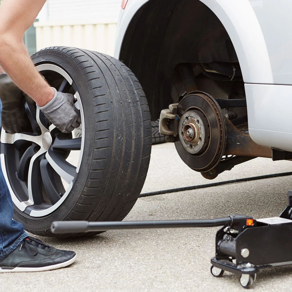 Professional Tyre Changing – More Than Just Swapping Rubber