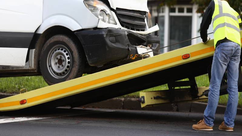 5 Mistakes People Make When Their Car Is Being Towed