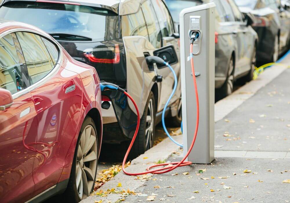 Do Electric Cars Get Flat Batteries? Here’s What to Know