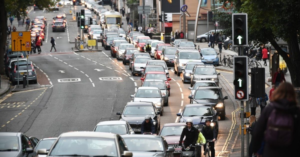 CarBreakdownService.co.uk Explains: How to Handle a Breakdown in Busy City Traffic