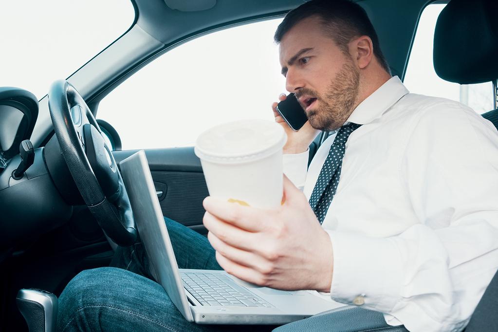 The First 5 Minutes of a Breakdown: What Every Driver Should Do Immediately